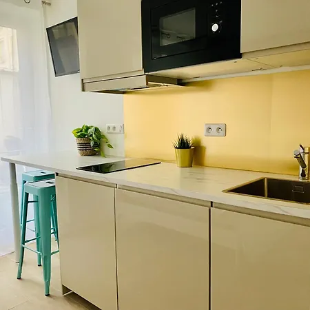 - Beautiful Renovated Architect Apartment *